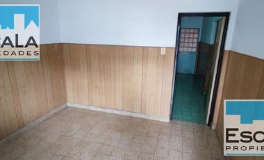 CASA DE DOS DORMITORIOS CON PATIO