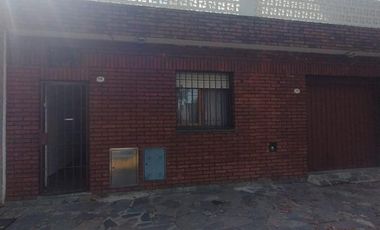 PH PARA DOS FAMILIAS O INVERSOR VENTA  Marco Avellaneda  1781 REMEDIOS DE ESCALADA