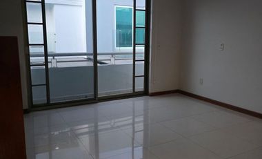 Enorme residencia en Renta en Jardín Real  Amplios Espacios y Ubicación Privilegiada