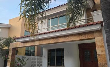 Enorme residencia en Renta en Jardín Real  Amplios Espacios y Ubicación Privilegiada