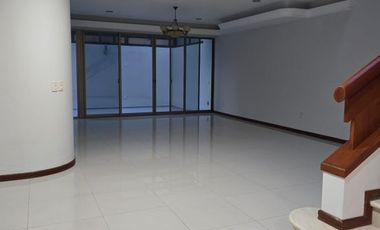 Enorme residencia en Renta en Jardín Real  Amplios Espacios y Ubicación Privilegiada