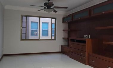 Enorme residencia en Renta en Jardín Real  Amplios Espacios y Ubicación Privilegiada