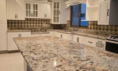 Enorme residencia en Renta en Jardín Real  Amplios Espacios y Ubicación Privilegiada