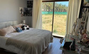 Casa en Talagante: Espacio y Estilo en 5000m²