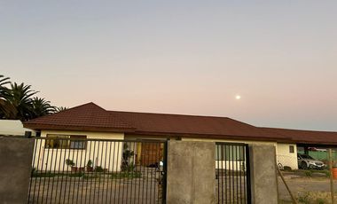 Casa en Talagante: Espacio y Estilo en 5000m²