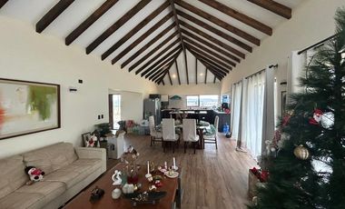 Casa en Talagante: Espacio y Estilo en 5000m²