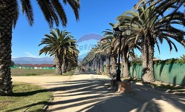 Casa en Talagante: Espacio y Estilo en 5000m²