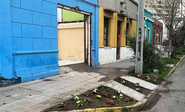 Excelente Casa con Taller y Oficinas., cerca metro