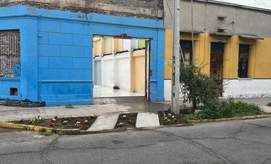 Excelente Casa con Taller y Oficinas., cerca metro