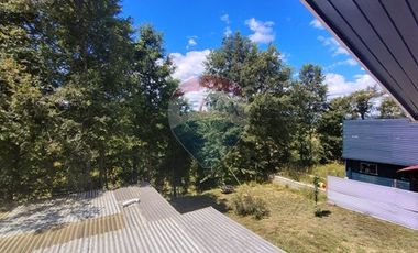 Gran parcela con tres casas en Valdivia.