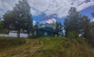 Gran parcela con tres casas en Valdivia.
