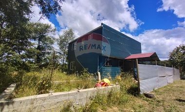 Gran parcela con tres casas en Valdivia.