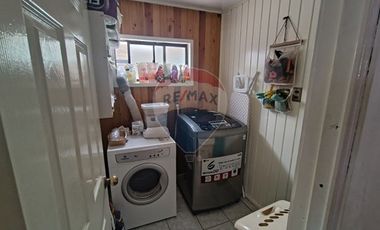 Gran parcela con tres casas en Valdivia.