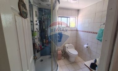 Gran parcela con tres casas en Valdivia.