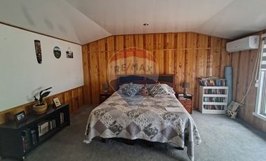 Gran parcela con tres casas en Valdivia.
