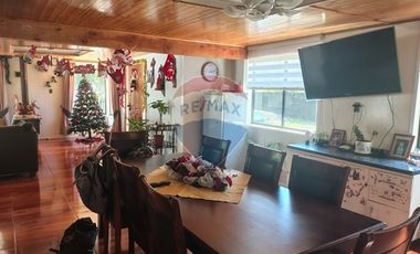 Gran parcela con tres casas en Valdivia.