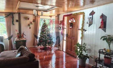 Gran parcela con tres casas en Valdivia.