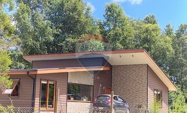 Gran parcela con tres casas en Valdivia.