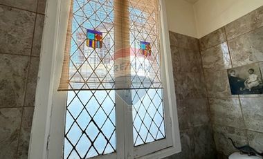 Casa Neoclásica Amplia y Luminosa