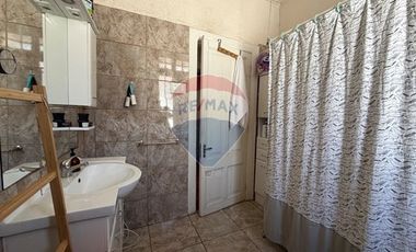 Casa Neoclásica Amplia y Luminosa