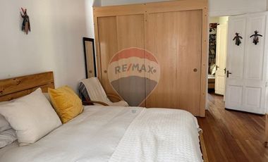 Casa Neoclásica Amplia y Luminosa