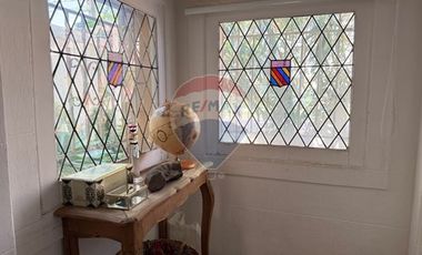 Casa Neoclásica Amplia y Luminosa