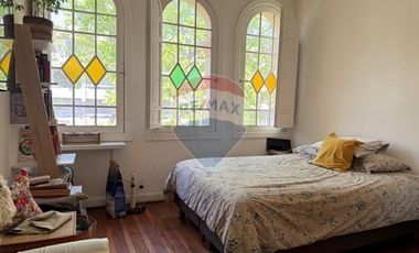 Casa Neoclásica Amplia y Luminosa