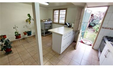 Venta Casa Renovada de 2 Pisos - San Joaquin