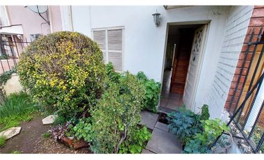 Venta Casa Renovada de 2 Pisos - San Joaquin