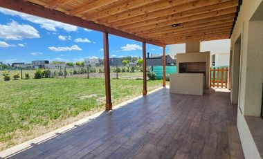 Venta casa 4 dormitorios - San Pablo - Pilar