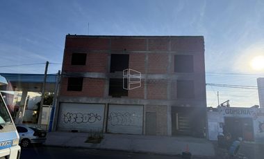 Venta - Propiedad con proyecto de Locales, oficinas y dúplex  - L024