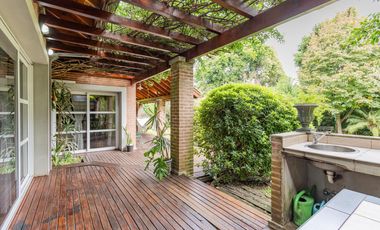 Casa de cuatro dormitorios en Barrio Cerrado Anexo Club Alemán Quilmes  ACEPTA DPTO EN PARTE DE PAGO