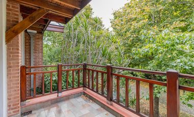 Casa de cuatro dormitorios en Barrio Cerrado Anexo Club Alemán Quilmes  ACEPTA DPTO EN PARTE DE PAGO