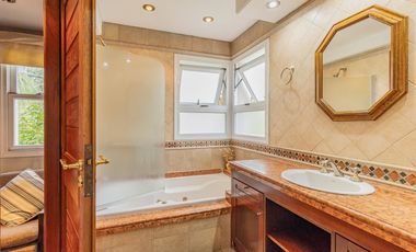 Casa de cuatro dormitorios en Barrio Cerrado Anexo Club Alemán Quilmes  ACEPTA DPTO EN PARTE DE PAGO