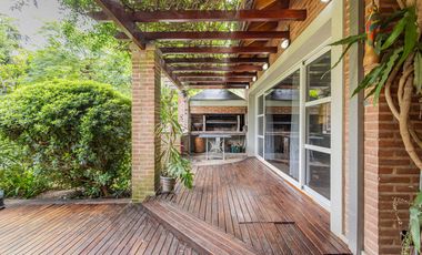 Casa de cuatro dormitorios en Barrio Cerrado Anexo Club Alemán Quilmes  ACEPTA DPTO EN PARTE DE PAGO