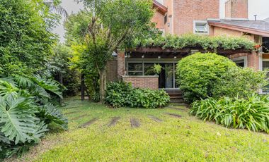 Casa de cuatro dormitorios en Barrio Cerrado Anexo Club Alemán Quilmes  ACEPTA DPTO EN PARTE DE PAGO