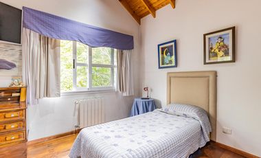 Casa de cuatro dormitorios en Barrio Cerrado Anexo Club Alemán Quilmes  ACEPTA DPTO EN PARTE DE PAGO