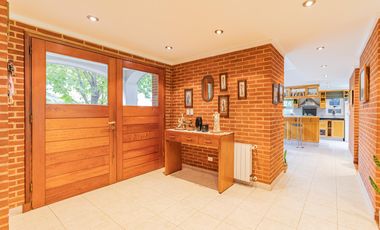 Casa de cuatro dormitorios en Barrio Cerrado Anexo Club Alemán Quilmes  ACEPTA DPTO EN PARTE DE PAGO