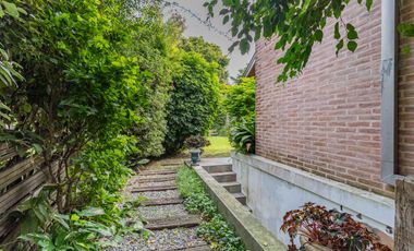 Casa de cuatro dormitorios en Barrio Cerrado Anexo Club Alemán Quilmes  ACEPTA DPTO EN PARTE DE PAGO