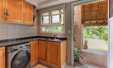 Casa de cuatro dormitorios en Barrio Cerrado Anexo Club Alemán Quilmes  ACEPTA DPTO EN PARTE DE PAGO