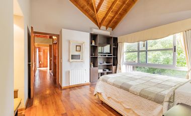 Casa de cuatro dormitorios en Barrio Cerrado Anexo Club Alemán Quilmes  ACEPTA DPTO EN PARTE DE PAGO