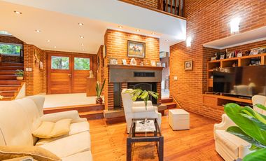 Casa de cuatro dormitorios en Barrio Cerrado Anexo Club Alemán Quilmes  ACEPTA DPTO EN PARTE DE PAGO