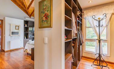 Casa de cuatro dormitorios en Barrio Cerrado Anexo Club Alemán Quilmes  ACEPTA DPTO EN PARTE DE PAGO