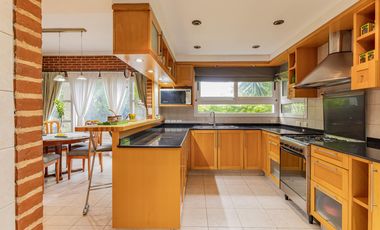 Casa de cuatro dormitorios en Barrio Cerrado Anexo Club Alemán Quilmes  ACEPTA DPTO EN PARTE DE PAGO