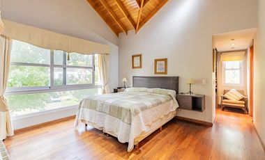 Casa de cuatro dormitorios en Barrio Cerrado Anexo Club Alemán Quilmes  ACEPTA DPTO EN PARTE DE PAGO