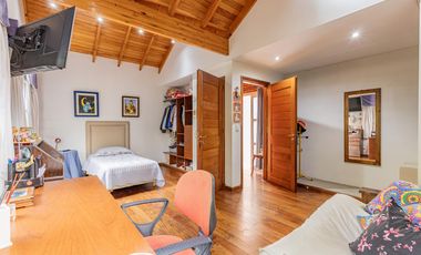 Casa de cuatro dormitorios en Barrio Cerrado Anexo Club Alemán Quilmes  ACEPTA DPTO EN PARTE DE PAGO