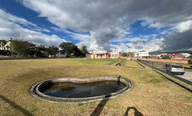 Vendo linda propiedad dentro de lotización privada, ideal para proyecto inmobiliario