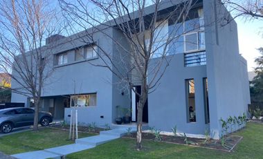 Casa en  Talar del Lago 2