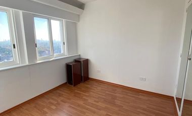 DEPARTAMENTO UBICADO EN EL CENTRO DE ADROGUE