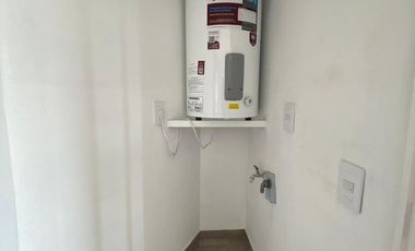 DEPARTAMENTO UBICADO EN EL CENTRO DE ADROGUE